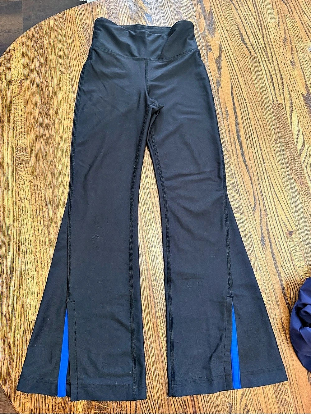 Girls Old Navy PowerSoft Flare Athletic Pants in Black Size Medium